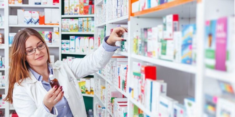 Antibioticele vor fi disponibile în farmacii fără prescripție medicală pentru o perioadă limitată de 48 de ore, după ultima decizie luată de Ministerul Sănătății, care inițial permisese eliberarea unei doze pentru trei zile fără rețetă