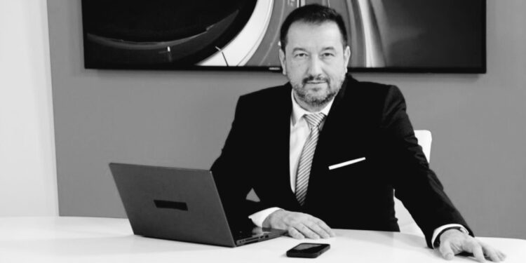 Jurnalistul Daniel Dimache a decedat la 54 de ani. UZPR filiala Prahova transmite condoleanțe familiei pentru greaua pierdere