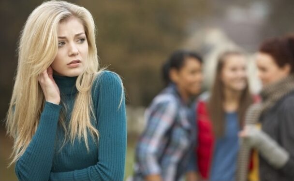 Arta de a nu-ți păsa de gura lumii și beneficiile ei