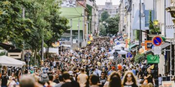 Psihologia maselor// De la teoriile clasice la dinamica digitală și la ce să ne așteptăm în viitor