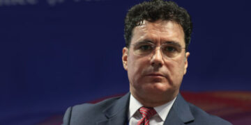 Denunț penal împotriva rectorului SNSPA, Remus Pricopie, pentru abuz în serviciu și trădare