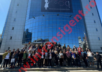 Explozie de solidaritate la Teatrul „Toma Caragiu”, 80 de colegi sar în sprijinul Mihaelei Rus. Felicitări pentru solidaritate!