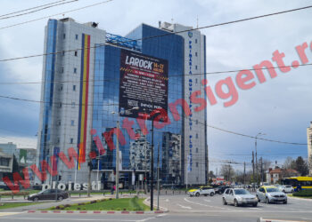 Un mash nou pe fațada Primăriei. Respectă primarul Polițeanu propriul Regulement de publicitate stradală sau îl doare în cot ca în alte situații?