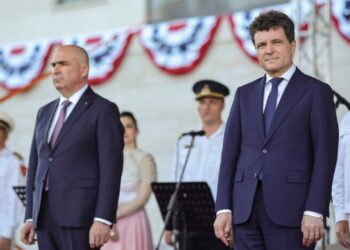 Festin militar pe timp de criză. România îngroapă miliarde în armament, în timp ce cetățenii strâng cureaua