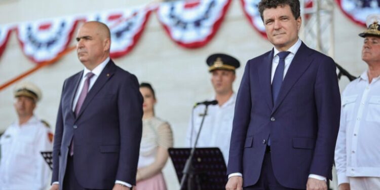Festin militar pe timp de criză. România îngroapă miliarde în armament, în timp ce cetățenii strâng cureaua