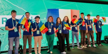 Elevii români strălucesc la Olimpiada Europeană de Geografie, în timp ce Bolojan taie bursele
