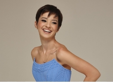 Karina Jianu – chipul unei generații care simte, nu joacă