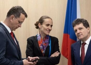 Pamflet// Când «războiul hibrid» devine spectacol şi cei de la NATO fac semne că nu au primit abonamentul