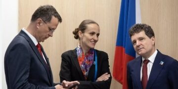 Pamflet// Când «războiul hibrid» devine spectacol şi cei de la NATO fac semne că nu au primit abonamentul