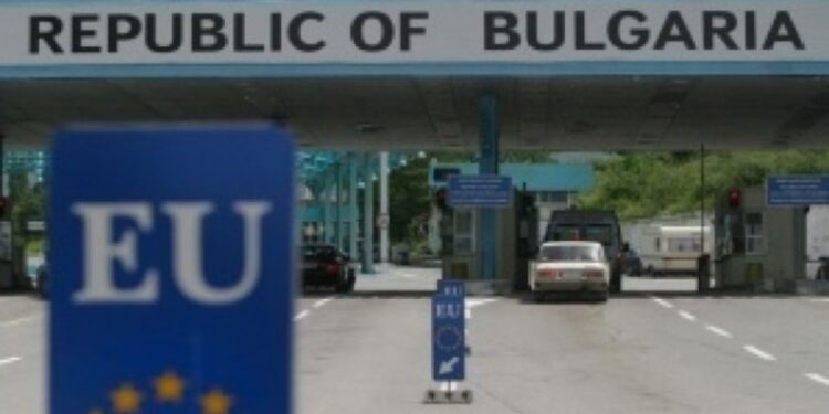 Atenționare pentru românii care tranzitează Bulgaria: amenzile rutiere trebuie plătite pe loc!