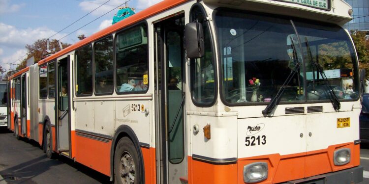 Troleibuze oprite în trafic la Ploiești pentru lipsa ITP la aceste vehicule aparținând TCE. Cine răspunde pentru circulația ilegală?