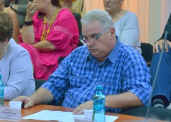 Când Dâmbu intră la avize, Daniel-Puiu Neagu(AUR) își sacrifică colega și împinge alt pion în comisia care contează