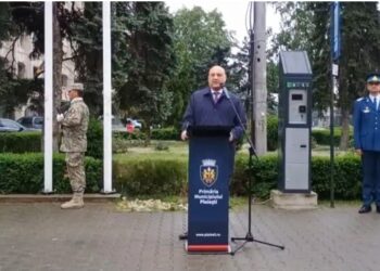 Ziua Europei, prinsă între onoarea militară și fumul de drift. Prefectul Daniel Nicodim a spus elegant ce Primăria Ploiești nu a înțeles administrativ