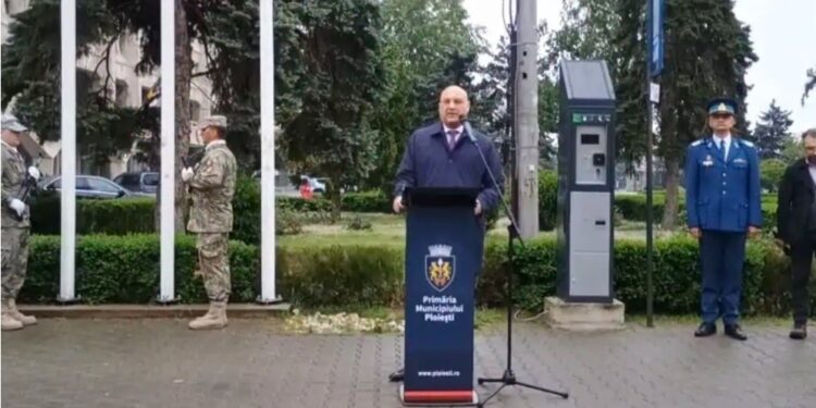 Ziua Europei, prinsă între onoarea militară și fumul de drift. Prefectul Daniel Nicodim a spus elegant ce Primăria Ploiești nu a înțeles administrativ