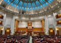 Parlamentarii au cheia dacă vor să oprească abuzul ordonanțelor lui IlieBolojan. Constituția le dă “arma” pentru a rezolva problema