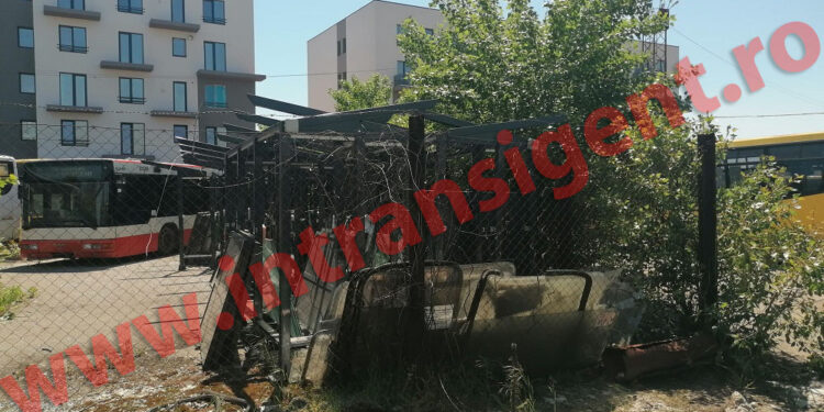 Stațiile-fantomă ale Ploieștiului… cumpărate din bani publici, abandonate în „parcul rece” al TCE în mandatul Polițeanu, în timp ce Primăria pregătește alte stații mai costisitoare