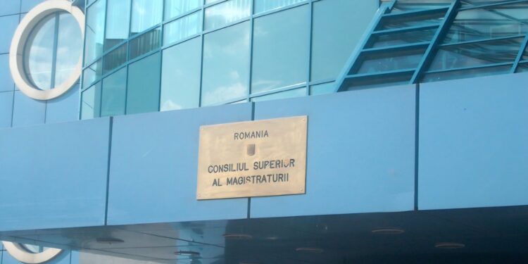 CSM acuză Guvernul că destabilizează justiția: peste 800 de posturi de judecător sunt vacante, iar instanțele au deja 2,4 milioane de dosare