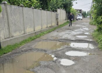 Locuitorii de pe strada Furnalului amenință Primăria Ploiești și pe primarul Mihai Polițeanu cu procese