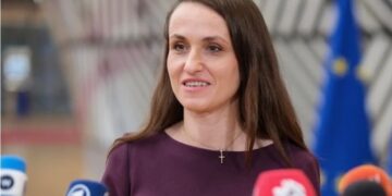 Oana Țoiu și diplomația cu fitilul aprins. România nu trebuie sacrificată pentru războiul altora