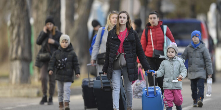 AUSTERITATE PENTRU ROMÂNI, PROTECȚIE FĂRĂ CONTRIBUȚIE PENTRU REFUGIAȚII DIN UCRAINA