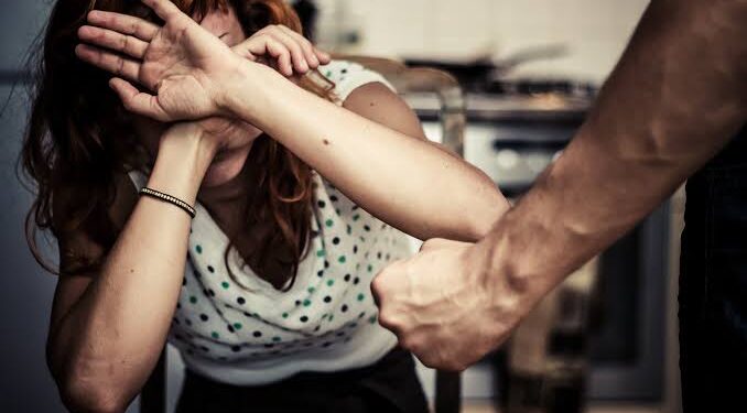 „România fără violență domestică” merge până în 2028. Parlamentul prelungește comisia, dar victimele au nevoie de protecție, nu de încă o promisiune instituțională