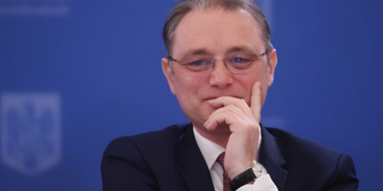 Luca Niculescu promite să reducă deficitul fără noi poveri fiscale. Cine va suporta însă costul redresării bugetare?