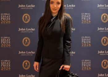 O elevă din Tulcea, premiată la Londra după ce a pus matematica în slujba filosofiei. Miruna Bencau, distinsă la Global Essay Prize 2026