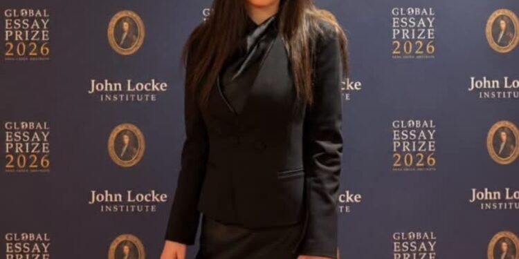 O elevă din Tulcea, premiată la Londra după ce a pus matematica în slujba filosofiei. Miruna Bencau, distinsă la Global Essay Prize 2026