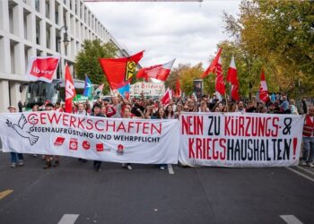 Germania, în stradă împotriva războiului și reînarmării. Zeci de mii de oameni au manifestat la Berlin și Stuttgart